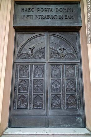 Puerta de la Catedral Basílica de Florida - Departamento de Florida - URUGUAY. Foto No. 82445