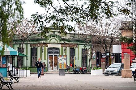 Old corner in front of Plaza Asamblea - Department of Florida - URUGUAY. Photo #82431