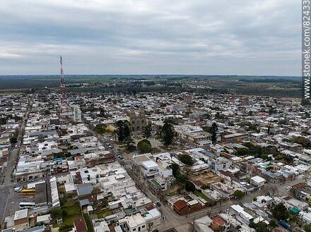 Vista aérea del centro de Florida, plaza y catedral - Departamento de Florida - URUGUAY. Foto No. 82433
