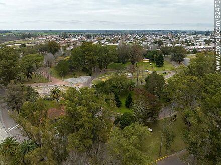 Vista aérea del. Parque Robaina frente al río Santa Lucía - Departamento de Florida - URUGUAY. Foto No. 82473