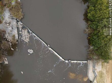 Vista aérea del dique en el río Santa Lucía - Departamento de Florida - URUGUAY. Foto No. 82472