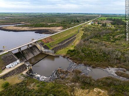 Aerial view of the reservoir with the gates closed - Department of Florida - URUGUAY. Photo #82486