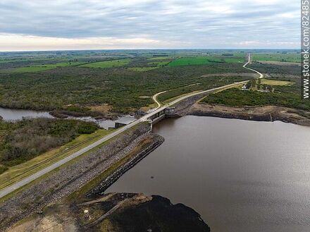 Aerial view of the reservoir with the gates closed - Department of Florida - URUGUAY. Photo #82485
