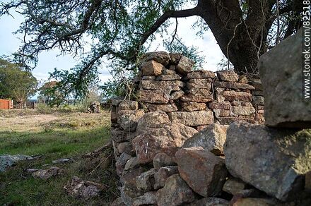Capilla de Farruco de 1782. Restos de muros - Departamento de Durazno - URUGUAY. Foto No. 82518