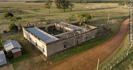 Vista aérea de la capilla Farruco de 1782 - Departamento de Durazno - URUGUAY. Foto No. 82512