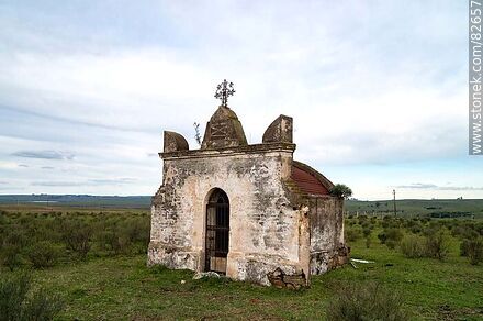 Crypt on the side of route 37 - Department of Rivera - URUGUAY. Photo #82657