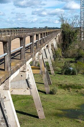 El puente más largo del Uruguay (2Km). Ruta 6 (Km. 329 ferro). Cabecera norte en Tacuarembó - Durazno - URUGUAY. Photo #82705