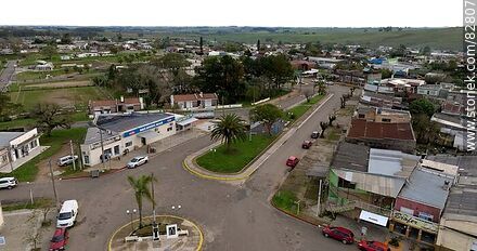 Vista aérea de Bulevar Artigas (rutas 6 y 44) y la ciudad de Vichadero - Departamento de Rivera - URUGUAY. Foto No. 82807