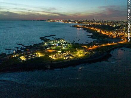 Vista aérea de Punta Brava al sur de Montevideo al atardecer - Departamento de Montevideo - URUGUAY. Foto No. 82865