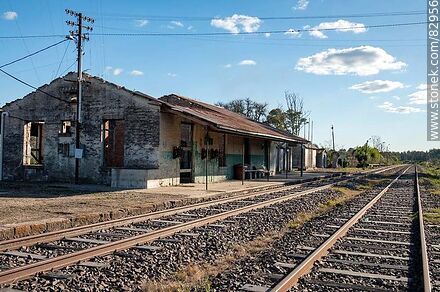 Estación de trenes de Algorta. Vías a Paysandú - Departamento de Río Negro - URUGUAY. Foto No. 82956