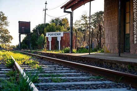 Estación de ferrocarril Porvenir. Andén de la estación - Departamento de Paysandú - URUGUAY. Foto No. 83055