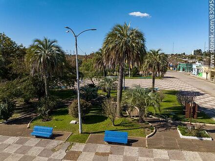 Vista aérea de la plaza Williman - Departamento de Paysandú - URUGUAY. Foto No. 83095