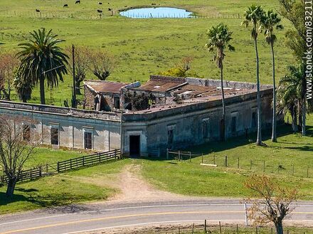 Vista aérea de antiguas casas abandonadas en Merino - Department of Paysandú - URUGUAY. Photo #83211