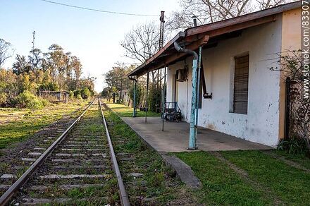 Estación de trenes de Piedras Coloradas. Andén de la estación - Departamento de Paysandú - URUGUAY. Foto No. 83307