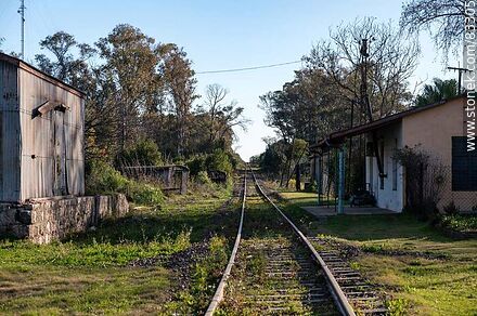 Estación de trenes de Piedras Coloradas. Vías hacia Paysandú - Departamento de Paysandú - URUGUAY. Foto No. 83305