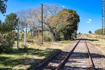 Estación de trenes Piñera. Vías a Tres Árboles - Department of Paysandú - URUGUAY. Photo #83323