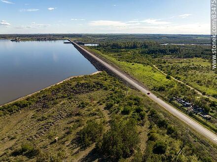 Vista aérea de la ruta 55 próximo a la represa de Palmar - Departamento de Soriano - URUGUAY. Foto No. 83475