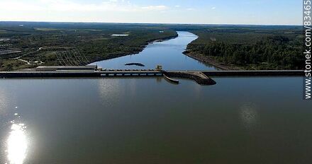 Vista aérea de la central hidroeléctrica Constitución o de Palmar - Departamento de Soriano - URUGUAY. Foto No. 83465