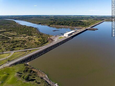 Vista aérea de la central hidroeléctrica Constitución o de Palmar - Departamento de Soriano - URUGUAY. Foto No. 83458