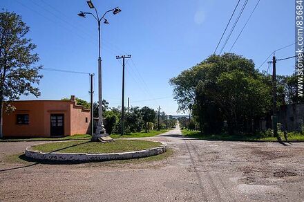 Traffic circle at the entrance of the village - Department of Salto - URUGUAY. Photo #83684
