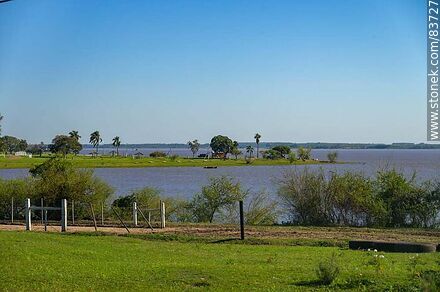 Costa sobre el río Uruguay - Departamento de Salto - URUGUAY. Foto No. 83727