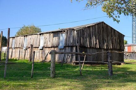 Wooden shed - Department of Salto - URUGUAY. Photo #83742