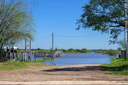 Crecida del río Uruguay sobre el parque Rivera - Departamento de Artigas - URUGUAY. Foto No. 83812