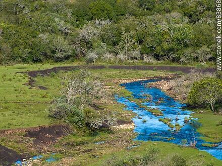 Vista aérea del arroyo Laureles en el valle del Lunarejo. Límite entre los departamentos de Rivera y Tacuarembó - Departamento de Rivera - URUGUAY. Foto No. 83868