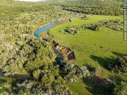 Aerial view of the Laureles stream in the Lunarejo valley. Boundary between the departments of Rivera and Tacuarembó. - Department of Rivera - URUGUAY. Photo #83871