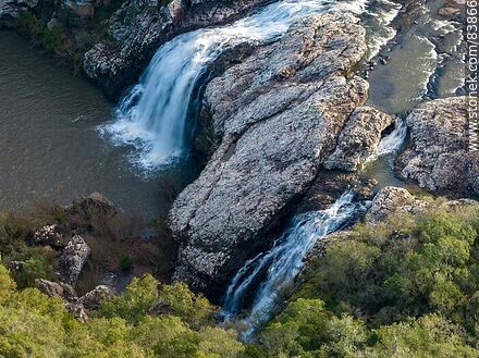 Vista aérea de la cascada Grande en el arroyo Laureles -  - URUGUAY. Foto No. 83866