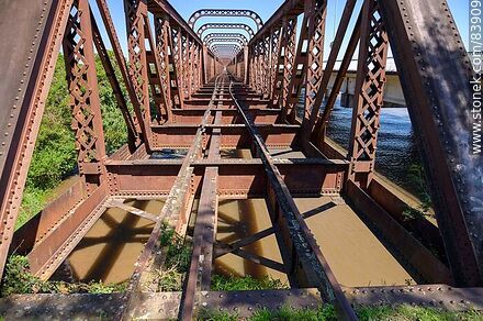 Antiguo puente ferroviario que cruza el río Cuareim - Departamento de Artigas - URUGUAY. Foto No. 83909