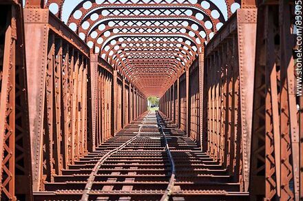 Antiguo puente ferroviario que cruza el río Cuareim - Departamento de Artigas - URUGUAY. Foto No. 83905