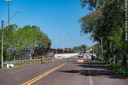 Barra do Quaraí, acceso directo cerrado al puente internacional - Departamento de Artigas - URUGUAY. Foto No. 83889