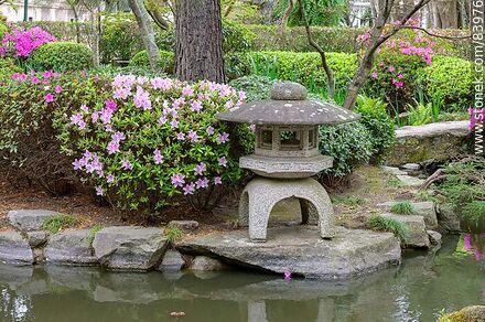 Japanese lantern in front of the pond - Department of Montevideo - URUGUAY. Photo #83976