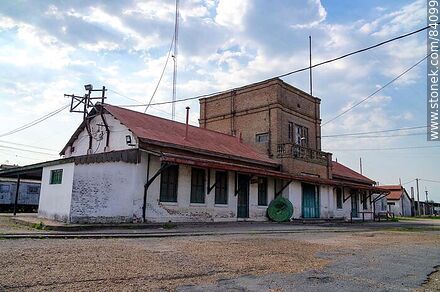 Estación de trenes de Paysandú - Departamento de Paysandú - URUGUAY. Foto No. 84099