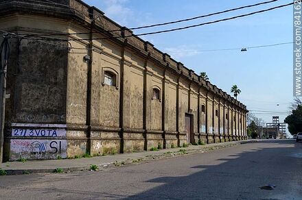 Antiguos galpones en la calle Cerrito - Departamento de Paysandú - URUGUAY. Foto No. 84162