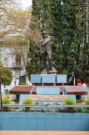 Statue of General Leandro Gómez - Department of Paysandú - URUGUAY. Photo #84181