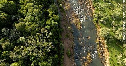 Vista aérea del arroyo Laureles en el valle El Lunarejo - Departamento de Rivera - URUGUAY. Foto No. 84220