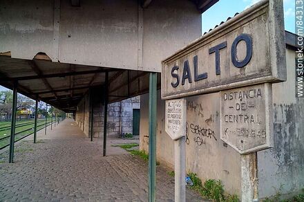 Salto train station. Station sign - Department of Salto - URUGUAY. Photo #84313