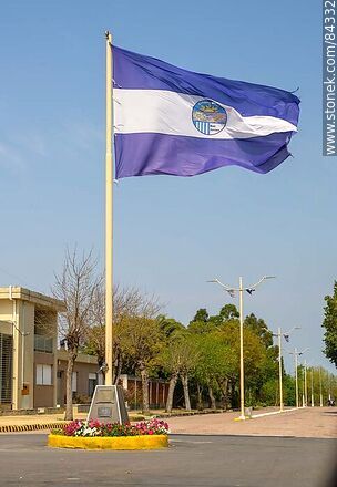 Bandera de San Javier flameando - Departamento de Río Negro - URUGUAY. Foto No. 84332