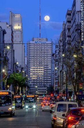 18 de Julio Avenue. Gaucho Tower.  The full moon - Department of Montevideo - URUGUAY. Photo #84517