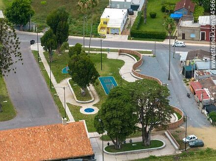 Vista aérea de áreas de recreación y juegos infantiles - Departamento de Lavalleja - URUGUAY. Foto No. 84566