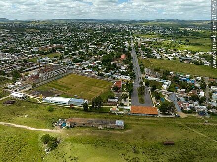 Vista aérea de la antigua estación de trenes. Avenida Artigas - Departamento de Lavalleja - URUGUAY. Foto No. 84567