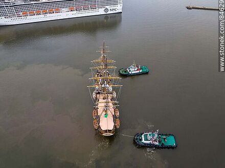 Aerial view of tugboats maneuvering with the training ship Amerigo Vespucci - Department of Montevideo - URUGUAY. Photo #84629