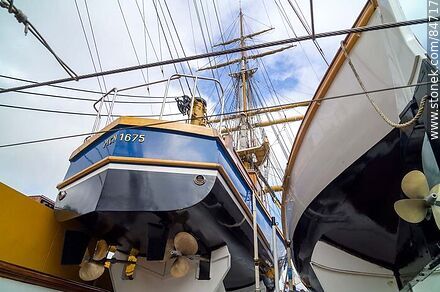 Cubierta del buque escuela y velero italiano Amerigo Vespucci - Departamento de Montevideo - URUGUAY. Foto No. 84717