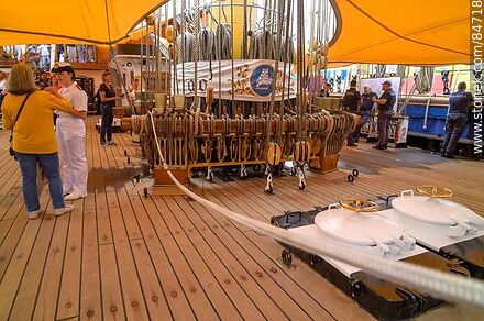 Cubierta del buque escuela y velero italiano Amerigo Vespucci - Departamento de Montevideo - URUGUAY. Foto No. 84718
