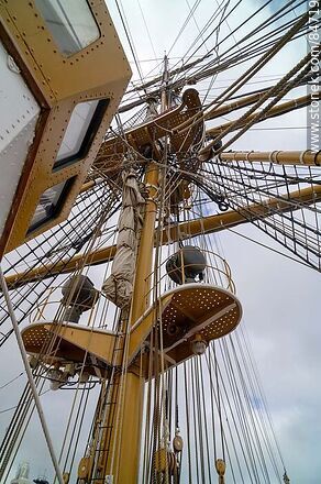 Palo mayor del Amerigo Vespucci - Departamento de Montevideo - URUGUAY. Foto No. 84719