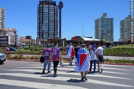 Hinchadas de Fortaleza y Liga Universitaria de Quito previo a la final de la Copa .Sudamericana 2023 - Punta del Este y balnearios cercanos - URUGUAY. Foto No. 84884