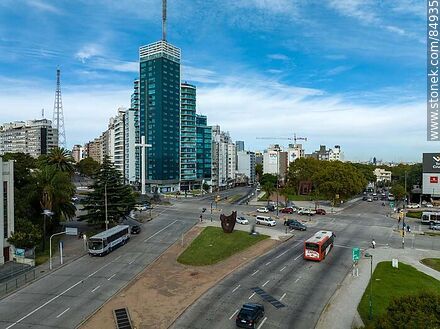 Vista aérea de Avenida Italia y Bulevar Artigas - Departamento de Montevideo - URUGUAY. Foto No. 84935