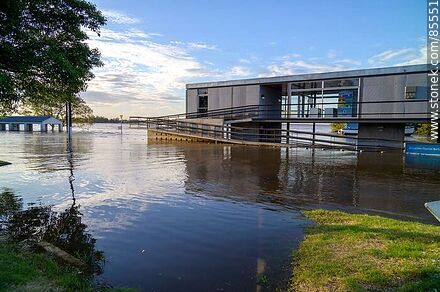 Zona inundada frente al puerto y a la Prefectura Naval - Departamento de Artigas - URUGUAY. Foto No. 85551